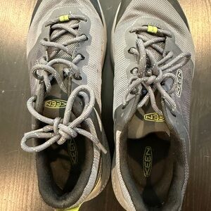 KEEN Men's Gray and Black Athletic Shoes